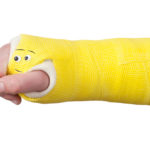childs arm in a cast