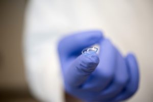 drug-eluting contact lens