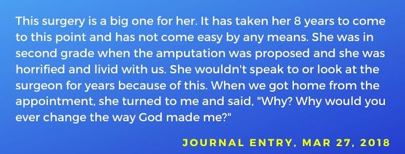 Journal entry datado de 27 de Março de 2018: Levou 8 anos para chegar a este ponto e não foi fácil de forma alguma. Maria estava na segunda classe quando a amputação foi proposta e ela ficou horrorizada e furiosa conosco. 