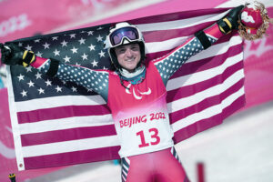 thomas holds the american flag at the bejing paralympics